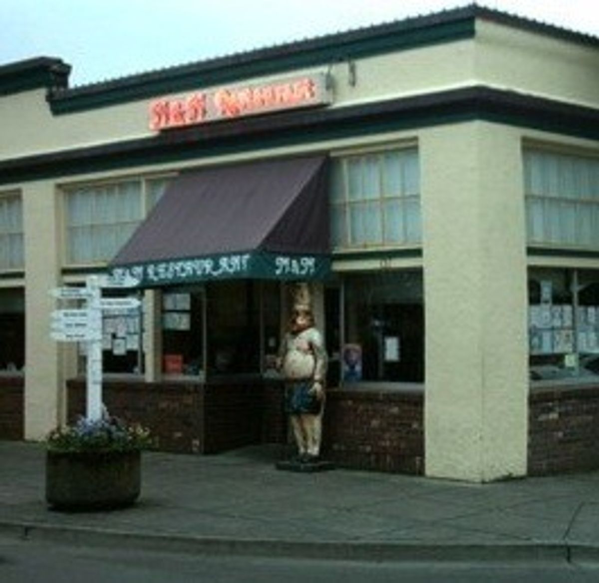 M&M Restaurant and Lounge 137 N Main St Restaurants Gresham, OR