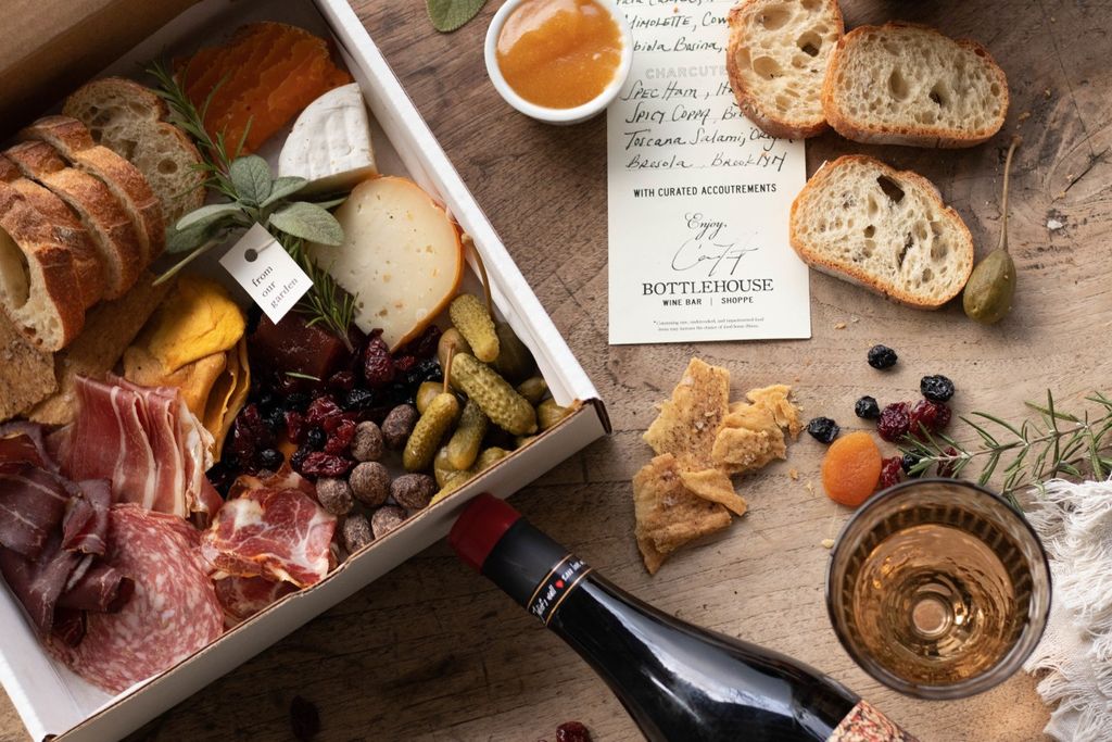 The genius idea for packing wine on your picnic