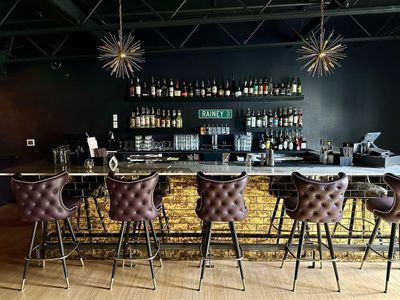 Sip some cold, bubbly ranch water at the new bar <a href="https://everout.com/portland/locations/lustre-pearl/l41393/">Lustre Pearl</a> this weekend.