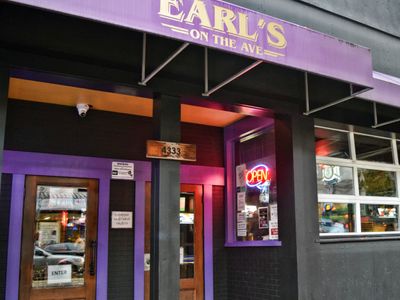 Earl's on the Ave