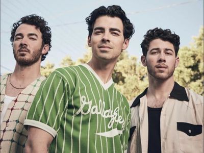 The <a href="https://everout.com/portland/events/jonas-brothers-five-albums-one-night/e152395/" target="_blank" rel="noopener" data-cke-saved-href="https://everout.com/portland/events/jonas-brothers-five-albums-one-night/e152395/">Jonas Brothers</a>&nbsp;are taking a leaf out of T-Swift's book for an Eras-esque tour titled "Five Albums. One Night."&nbsp;