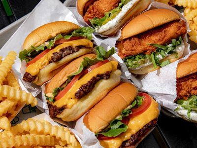 The first drive-through <a href="https://everout.com/seattle/locations/shake-shack/l44114/">Shake Shack</a> in Washington has landed in Lynnwood.