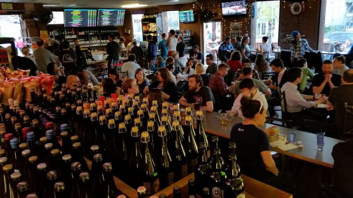 Chuck's Hop Shop Central District 2001 E Union St Restaurants