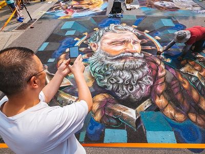 Redmond Town Center will be transformed into a colorful display of ephemeral art at this weekend's <a href="https://www.thestranger.com/events/40988456/pacific-nw-chalk-fest-and-sidewalk-sale">Pacific NW Chalk Fest & Sidewalk Sale</a>.