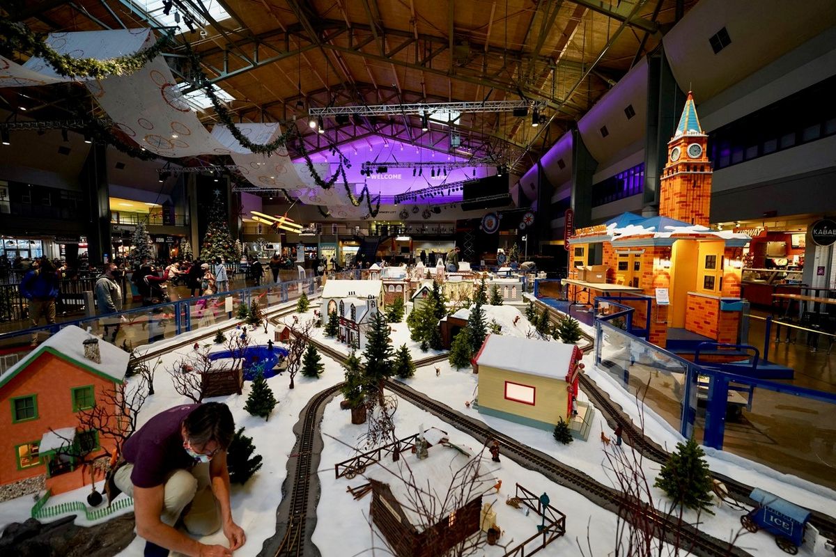 2024春大特価セール！ Winterfest at Seattle Center in Seattle, WA - Every day ミュージシャン