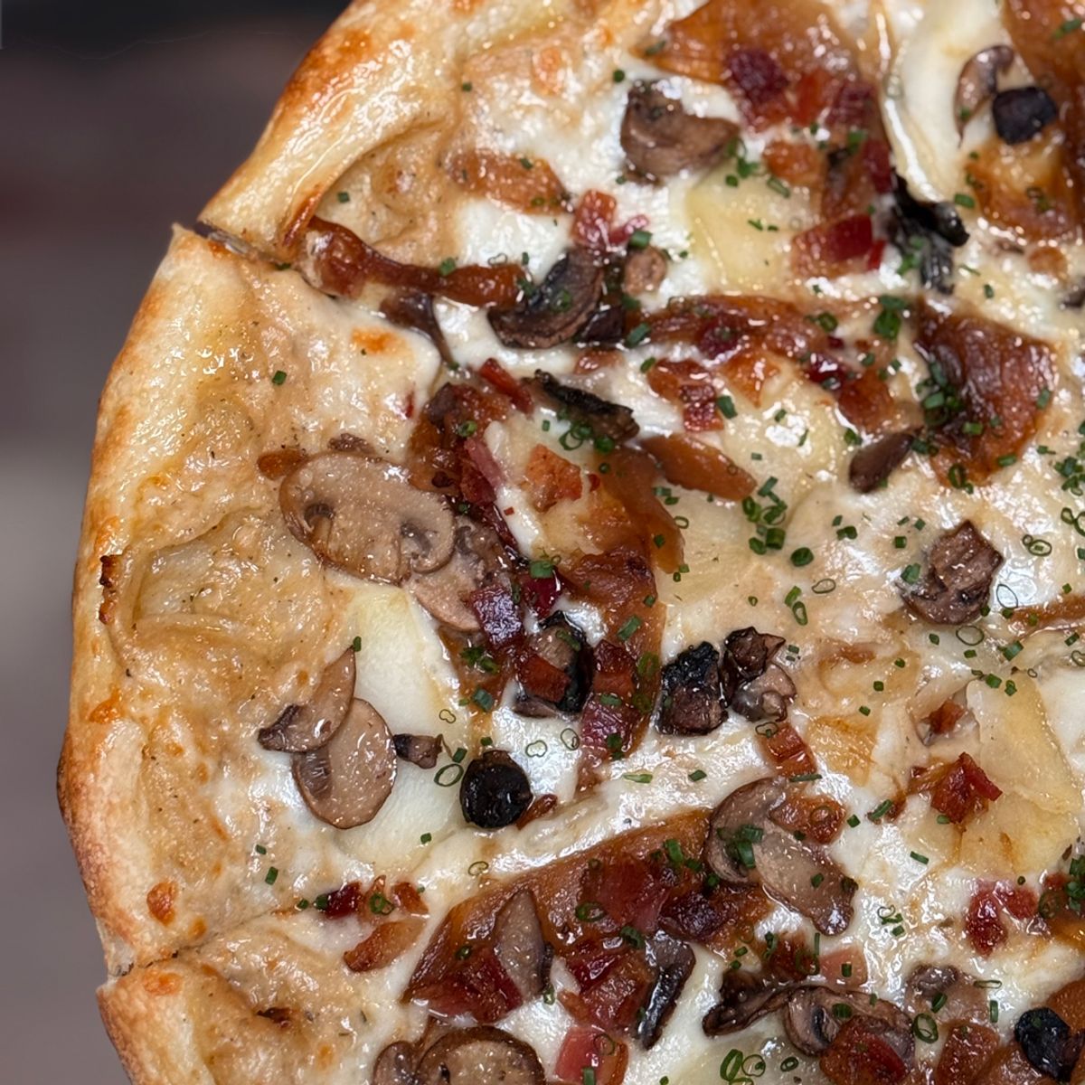 Alliuminati @ Fino Bistro & Pizzeria
