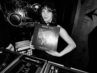 DJ Queen Amygdala - Playing Vinyl, Italio, Post-Punk, Wave, Goth.