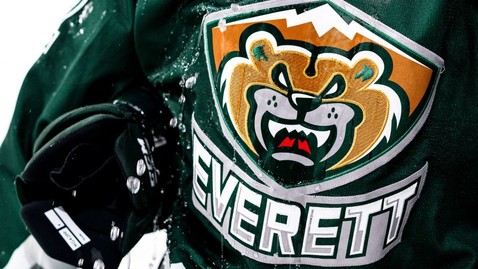 Everett Silvertips vs. Kelowna Rockets at Angel of the Winds Arena in